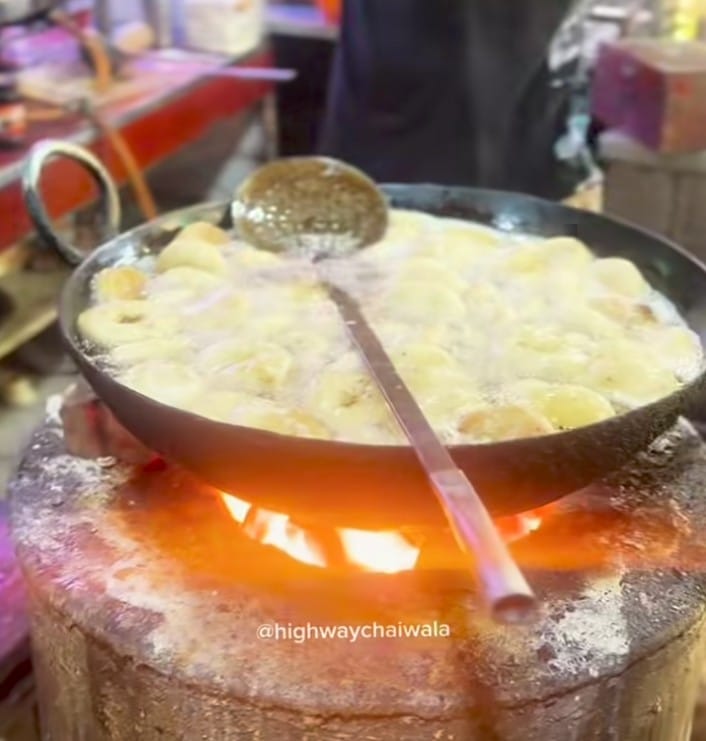 Kadhai mein garam mithai